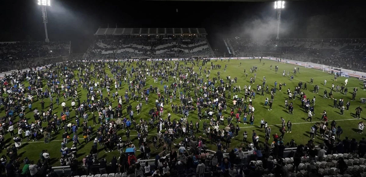 Arjantin'de stadyumda çıkan olaylarda eski futbolcu hayatını kaybetti