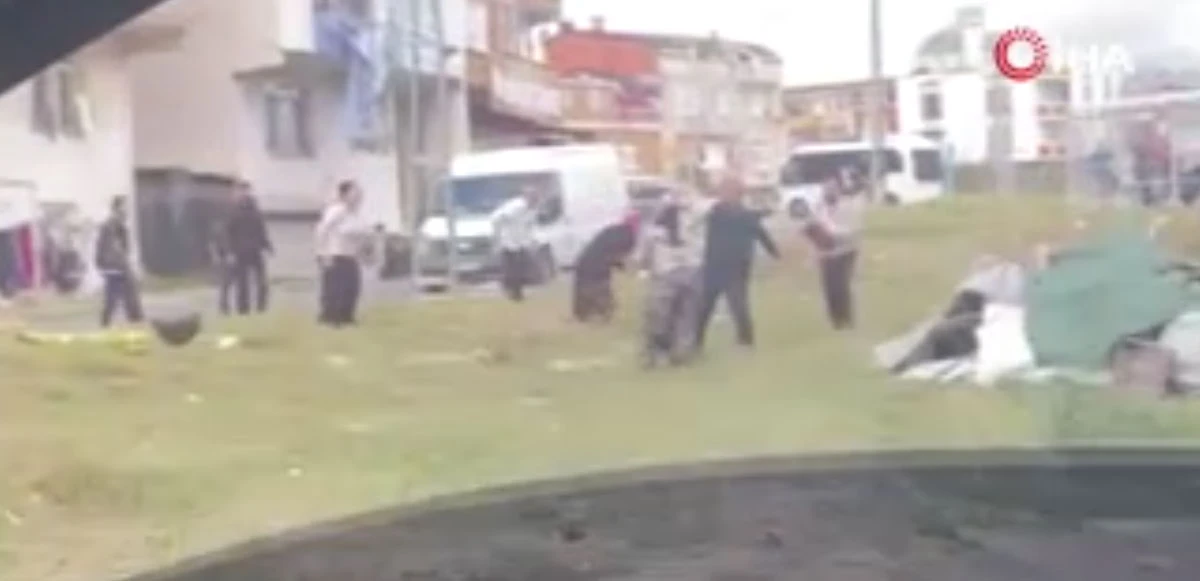 İstanbul’da akrabalar arasında miras yüzünden kavga çıktı: Tahta taş ve sopalar havada uçuştu
