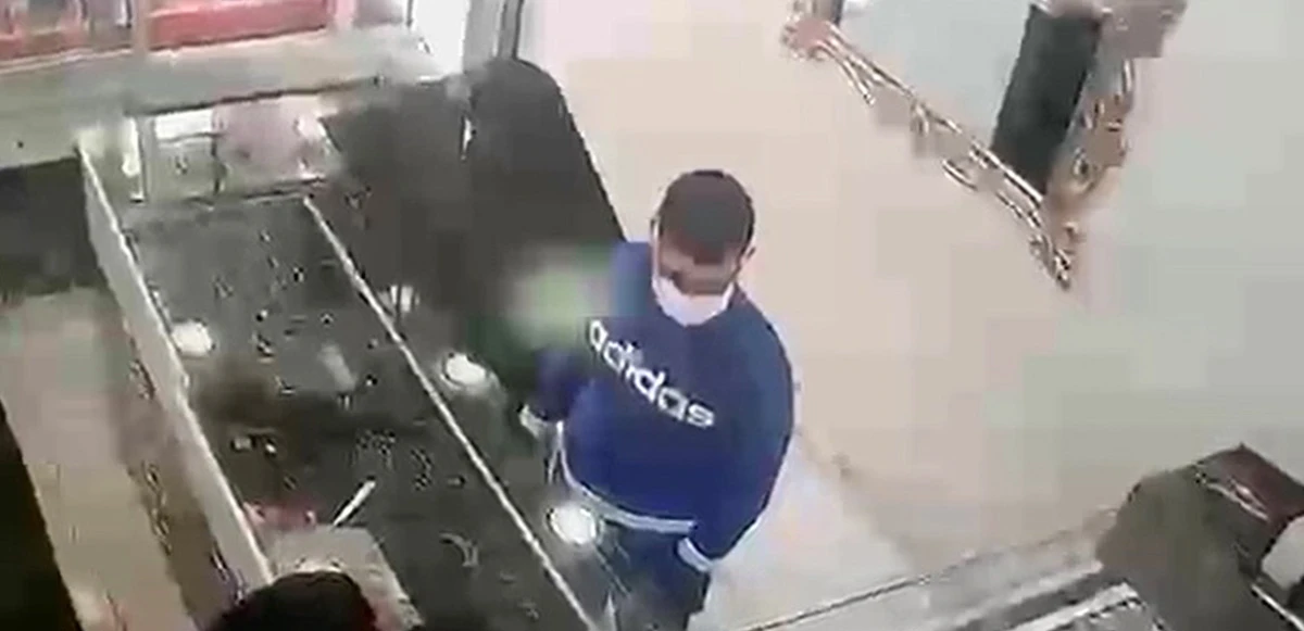 5 saniyede 50 bin TL’lik hasır bileziği çaldılar