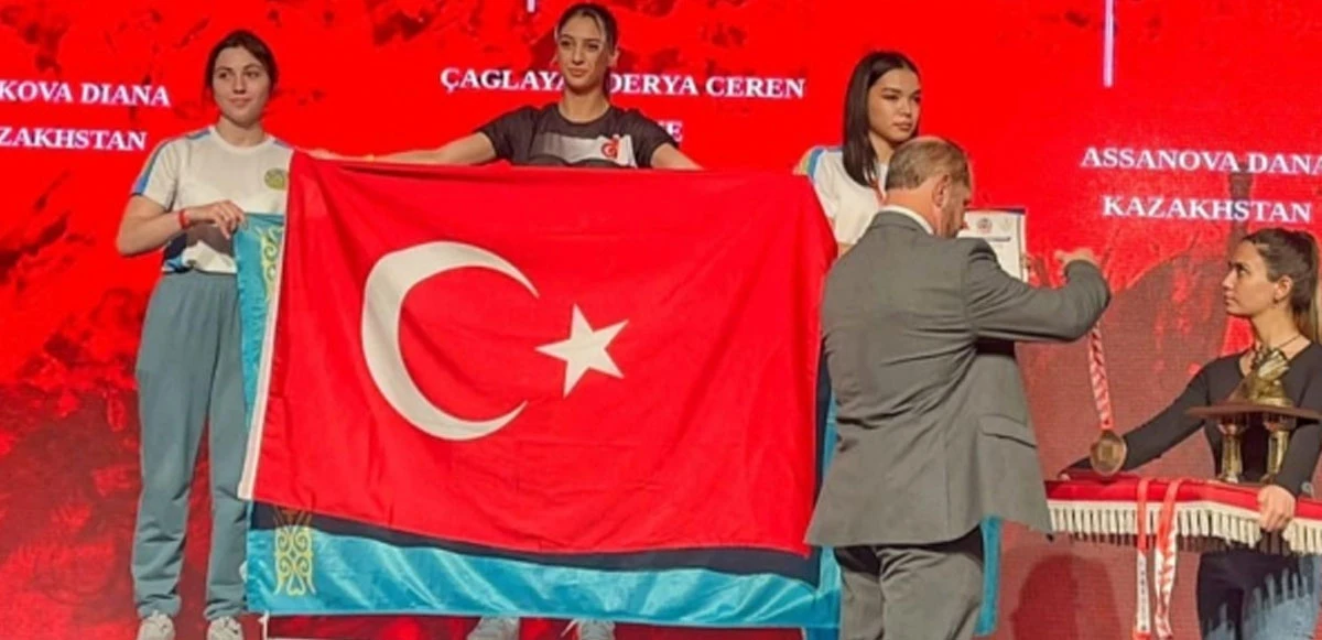 Dünya Şampiyonası’nda ‘bayrak’ kavgası! Milli sporcumuz Kazakistanlı sporculara gereken cevabı verdi