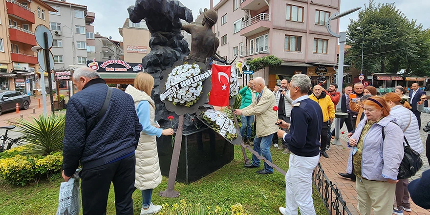 Rus turistler Bartın'daki faciada şehit olanları andı