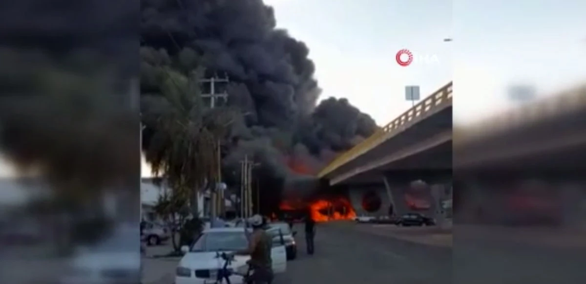 Akaryakıt yüklü tanker trene çarpıp bomba gibi patladı