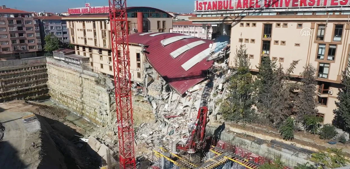Üniversite binası çöktü, facianın boyutu gün ağarınca ortaya çıktı