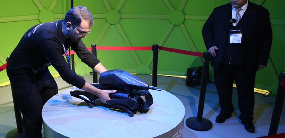 Türkiye'nin robot silahı 'SARBOT' fuara damga vurdu