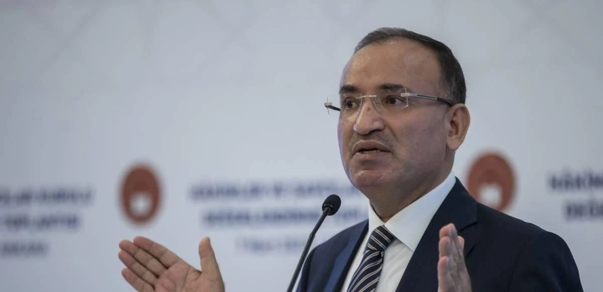 Bakan Bozdağ paylaştı: CHP'li vekiller mahkemede taşkınlık çıkardı