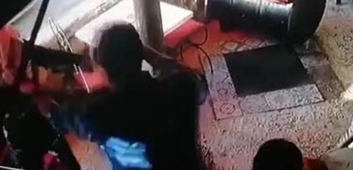 Kocaeli’de eşini çocuklarının gözü önünde döven koca serbest bırakıldı