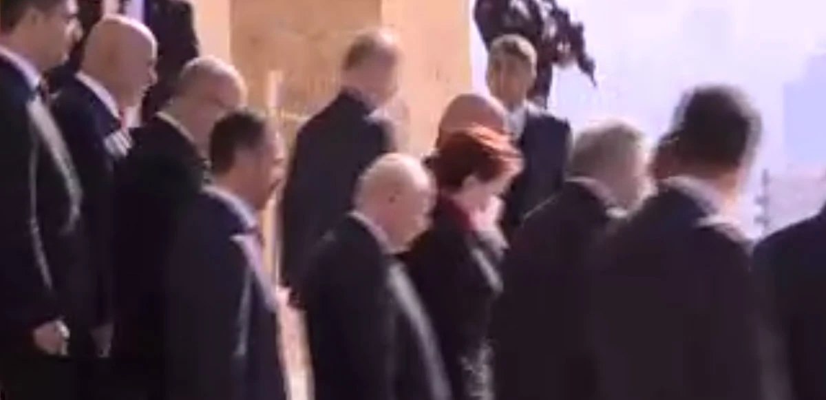 Meral Akşener ve Devlet Bahçeli Anıtkabir’de tokalaştı