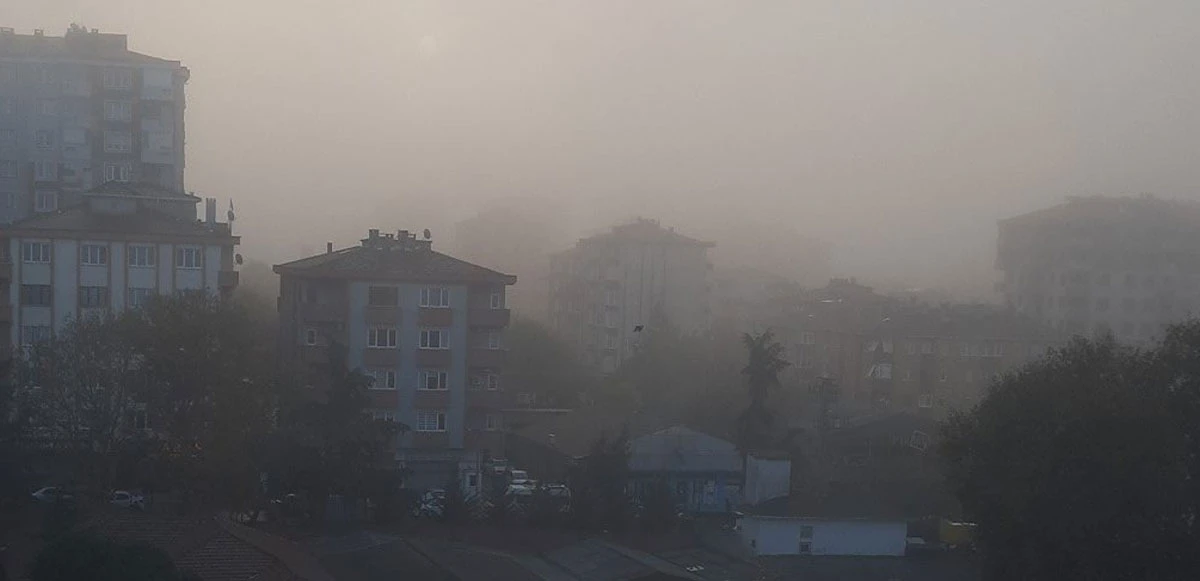 İstanbul güne sisle uyandı! Görüş mesafesi düştü, vapur seferleri iptal edildi