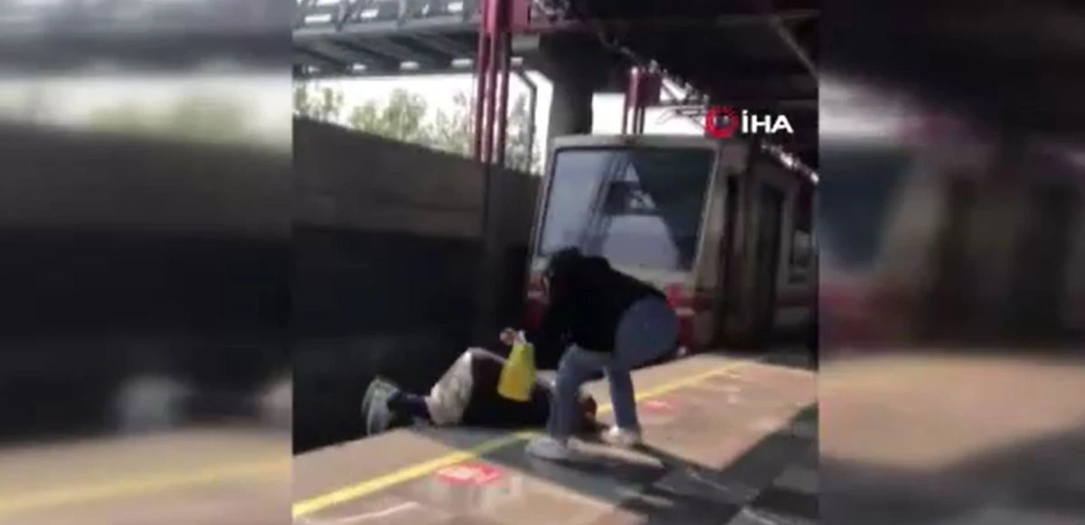 Bir top uğruna ölüme indi az kalsın metronun altında kalıyordu