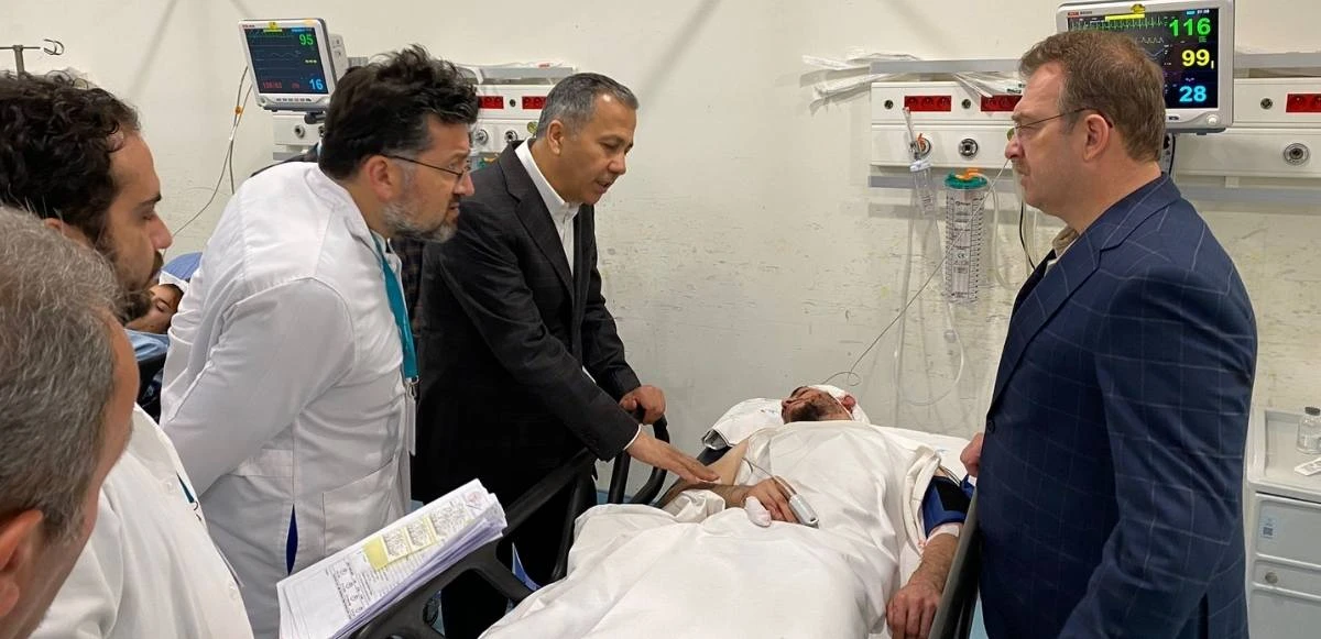 Vali Yerlikaya, Taksim'deki patlamada yaralananları ziyaret etti