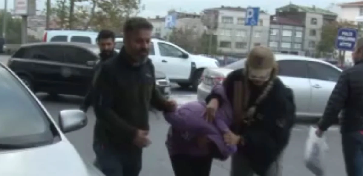 Beyoğlu'ndaki saldırıda gözaltına alınan şüpheliler sağlık kontrolünden geçirildi