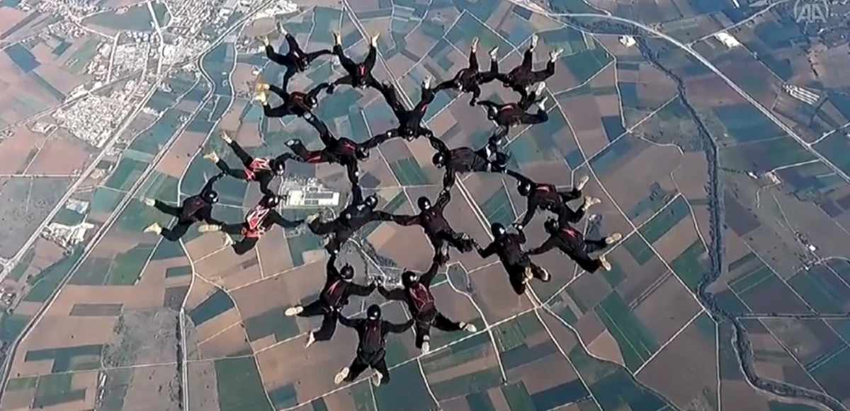 'Korkusuz deyince akla onlar gelir!' Bordo Berelilerden nefes kesen ‘20’li tutuş’ gösterisi