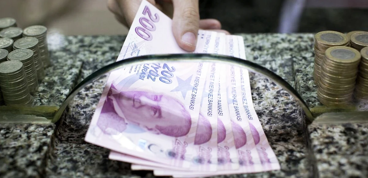 EYT'de sona gelinirken vatandaşlar SGK'ya akın etti! Gün hesaplatan EYT'lilerden şaşırtan iddia