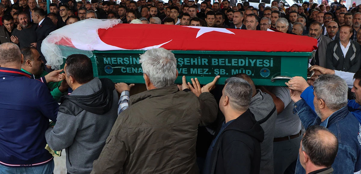 Mersin’de sınıf arkadaşı tarafından öldürülen 12 yaşındaki kız çocuğu toprağa verildi