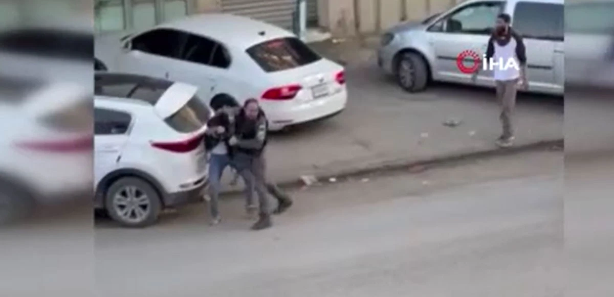 İsrail askeri Filistinli genci katletti! O anlar anbean kameralara yansıdı