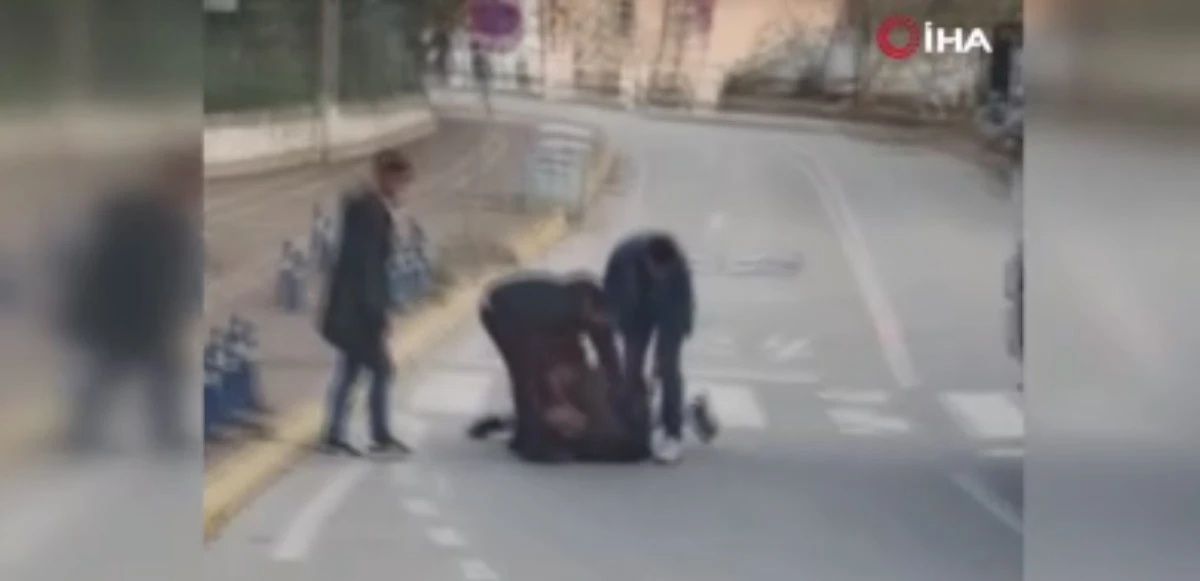 İki öğrenci birbirine girdi! "Öğrencisiniz siz burada haddinizi bilin"