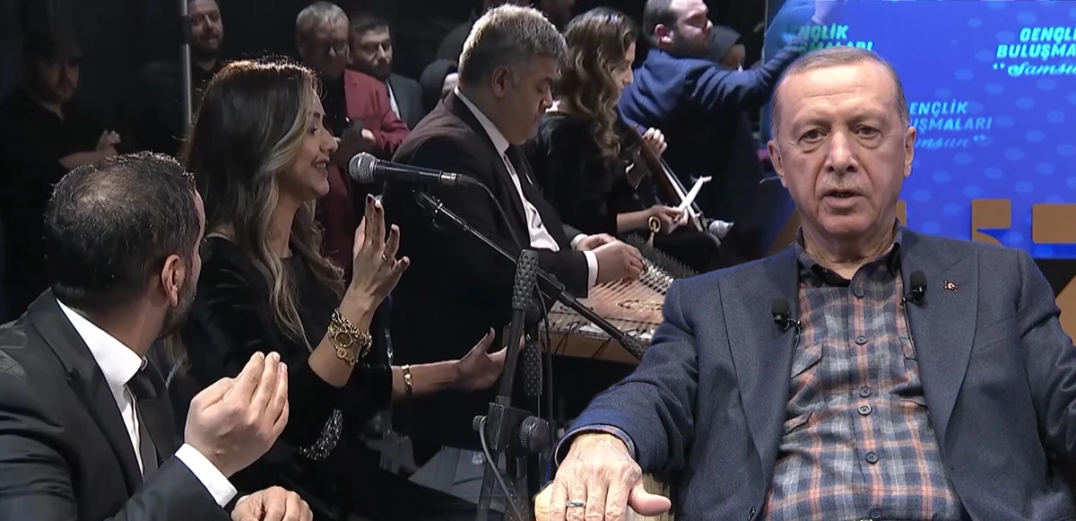 Cumhurbaşkanı Erdoğan, 'Beraber yürüdük biz bu yollarda' şarkısına eşlik etti