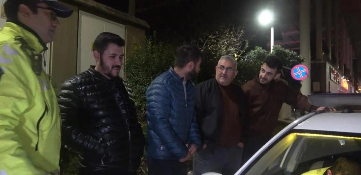 Komedi filmlerine konu olur! Trafik polisine yakalanan alkollü babasını kurtarmaya geldi, o da alkollü çıktı