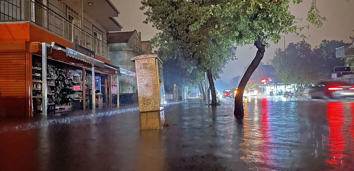 Muğla’da sağanak sonrası bazı ev ve iş yerleri su bastı!
