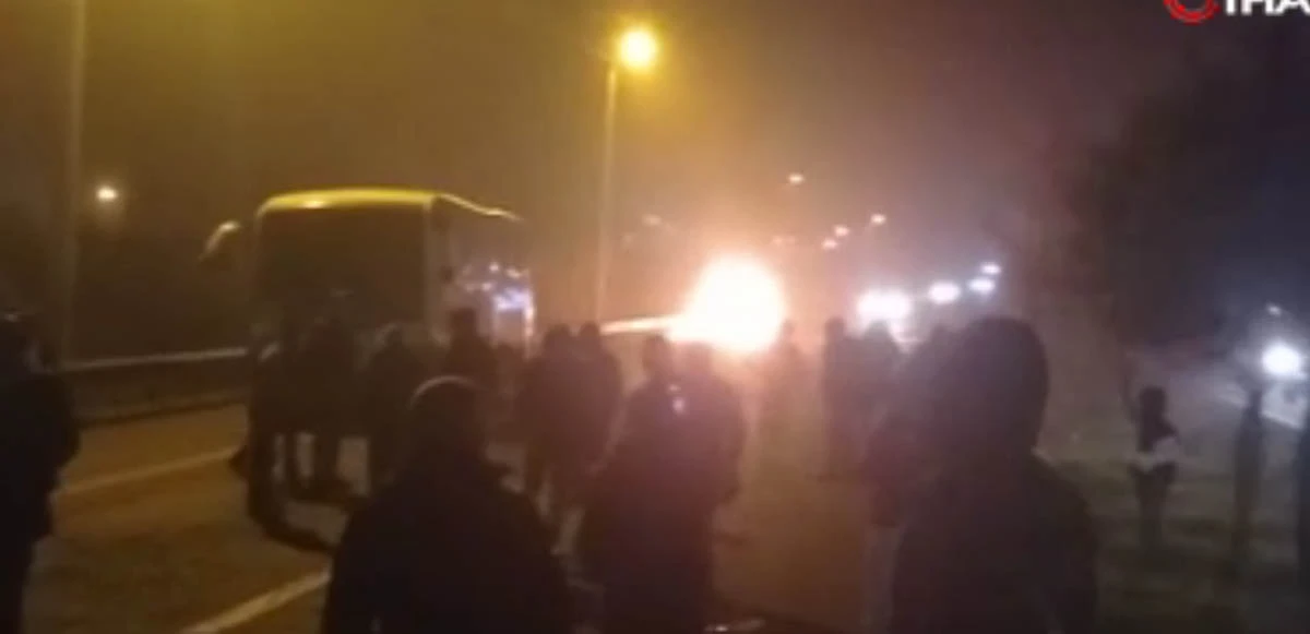 Diyarbakır'daki hain saldırıdan dakikalar sonrası... Patlatılan araç alevler içinde