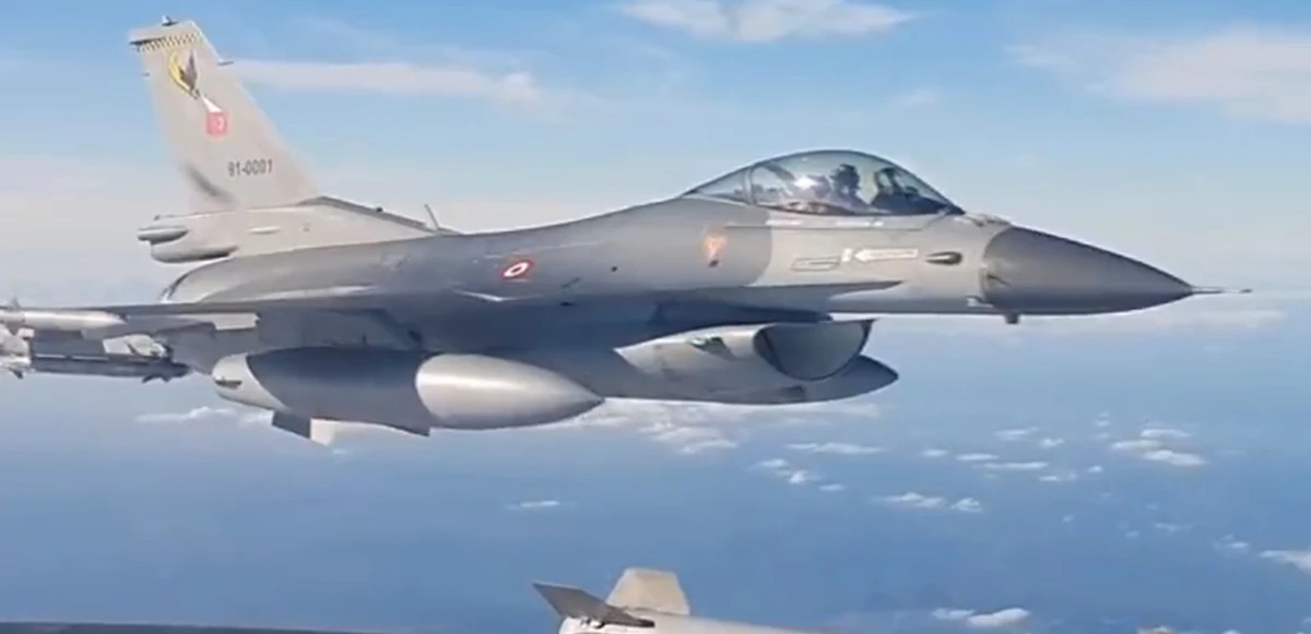 Ege’de Yunanistan’ı endişelendiren görüntüler: Türk savaş uçakları uçuş gerçekleştirdi