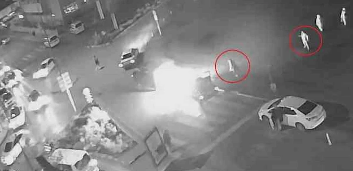Otomobil bir anda alev topuna döndü! Son anda kurtuldular 