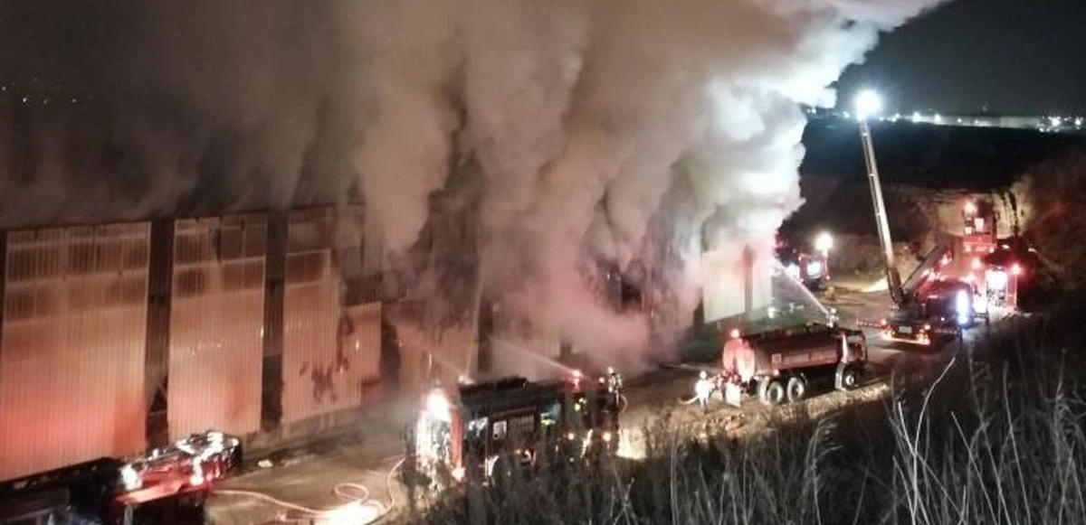 Tuzla'daki geri dönüşüm tesisinde korkutan yangın