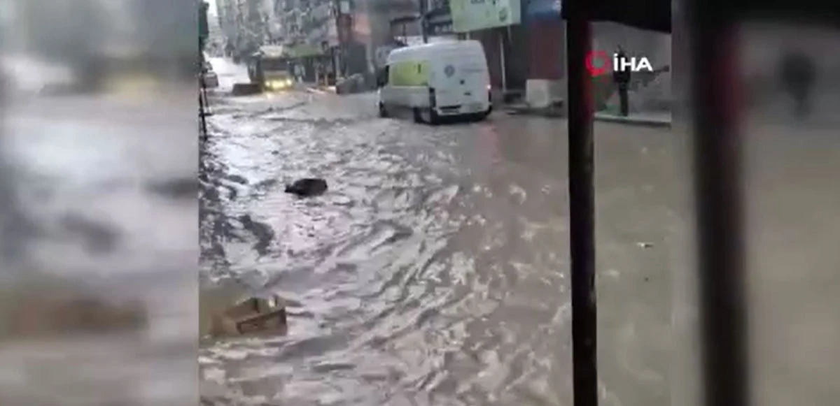 Gazze'de sel felaketi: Evleri su bastı araçlar suya kapılıp gitti
