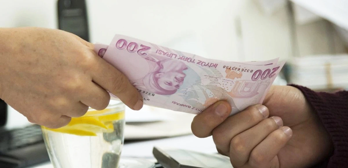 Gelir vergisinin güncellenmesine sayılı günler kaldı! Maaşlar azalacak mı yükselecek mi? Uzman isim  kritik oranı verdi