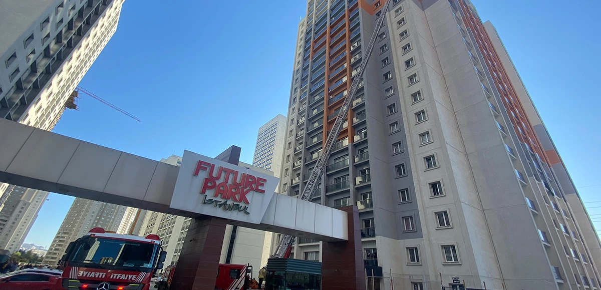 Esenyurt’ta 20 katlı binada korkutan yangın