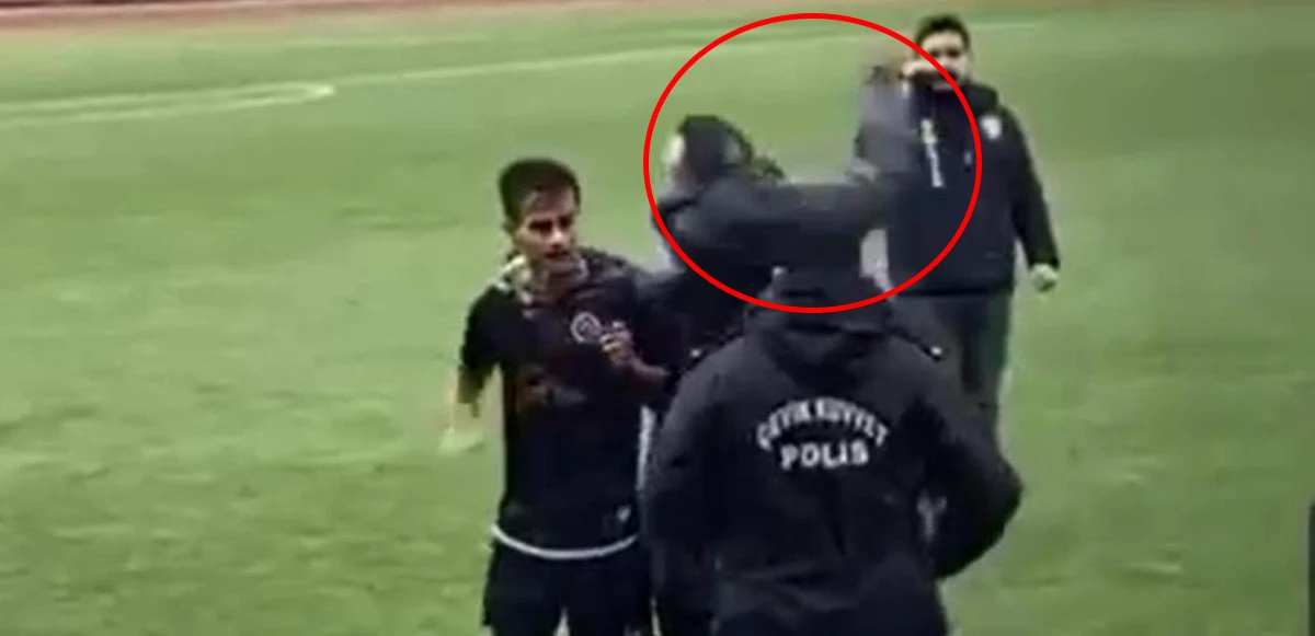 Yeşil sahada skandal hareket! Kulüp başkanı rakip futbolcuya uçarak tokat attı
