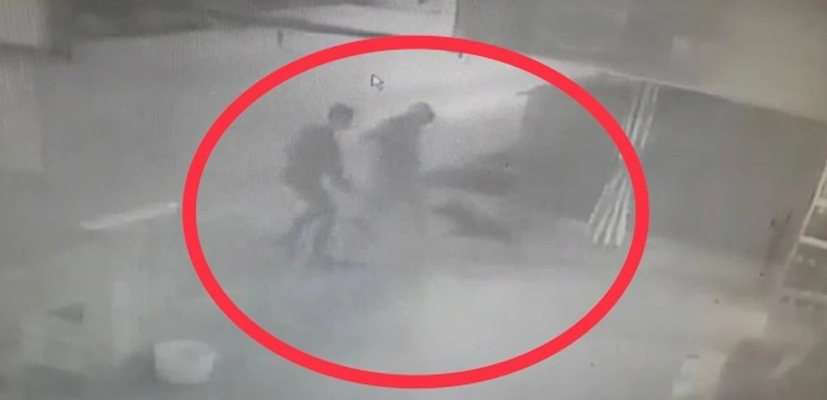 Sahibinin elinden kurtulan köpek dehşet saçtı: Bakkala giden çocuğu bacağından yakaladı