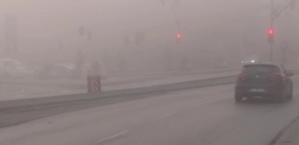 İstanbul sisli bir güne uyandı