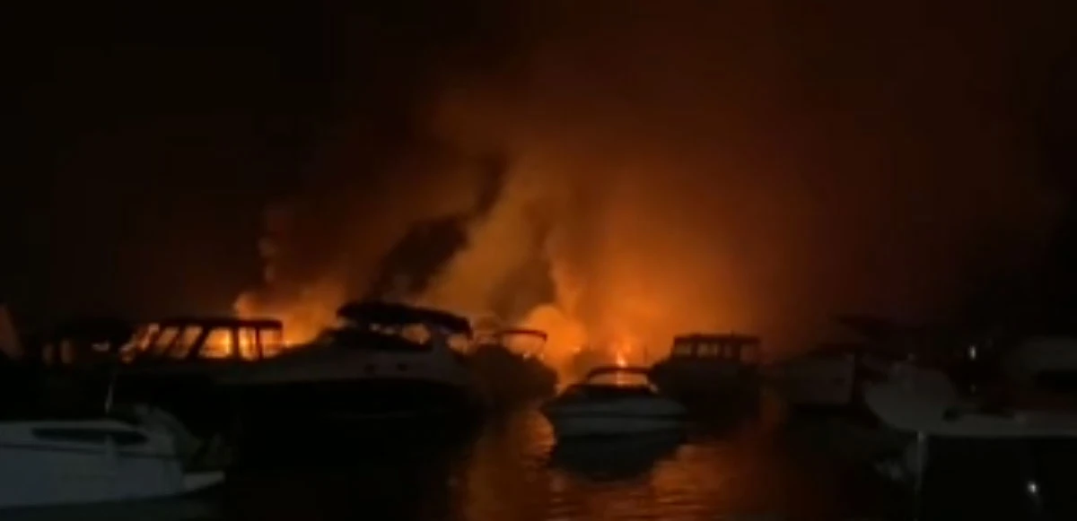 Kadıköy'deki özel yat limanında yangın çıktı!
