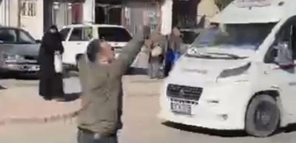 Minibüs şoförü yol verme kavgasında vuruldu! ‘Ben ölüyorum’ diyerek yardım istedi