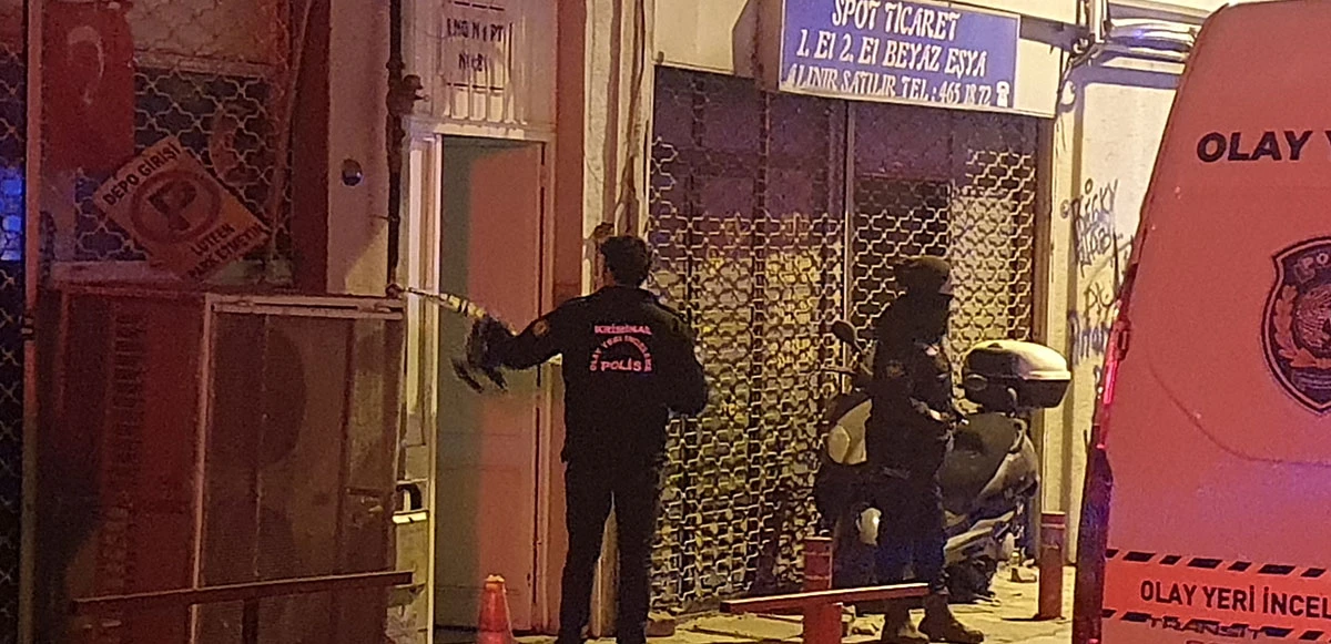 İzmir’de vahşi cinayet: 20 yaşında boğazından bıçaklanarak öldürüldü