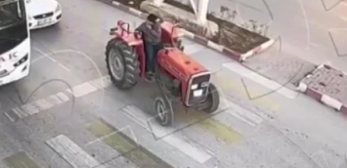 Kırmızı ışıkta bir anda traktörüyle drift yaptı, cezadan kaçamadı