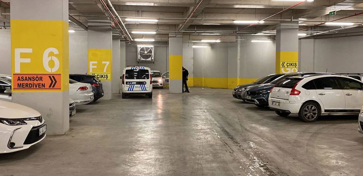 İzmit’te korkunç olay: Otoparktaki aracında boğazı kesilmiş halde bulundu