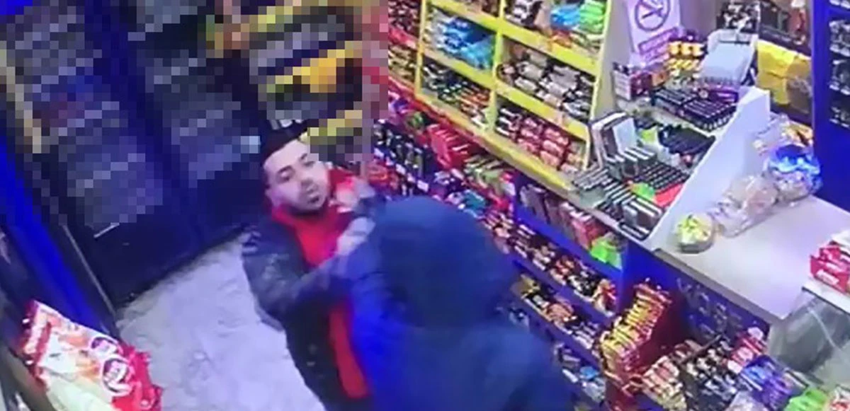 Bıçaklı gaspçıyı müşteri etkisiz hale getirdi