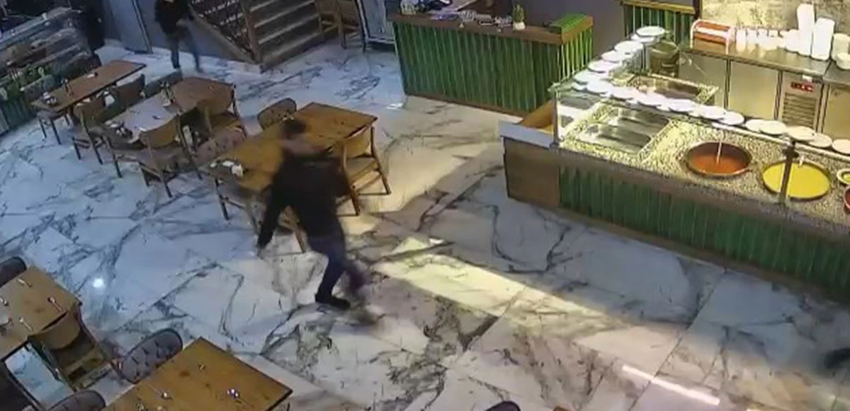 Elazığ'daki 4.9 büyüklüğündeki depremde panik anları kamerada