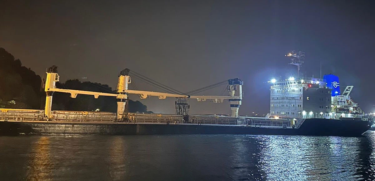 Ukrayna’dan gelen yük gemisi Boğaz'da karaya oturdu!