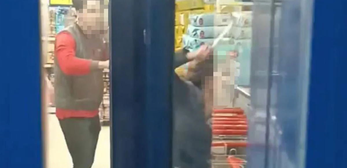 Ortalık savaş alanına döndü: Market çalışanı ile müşteri birbirine girdi!