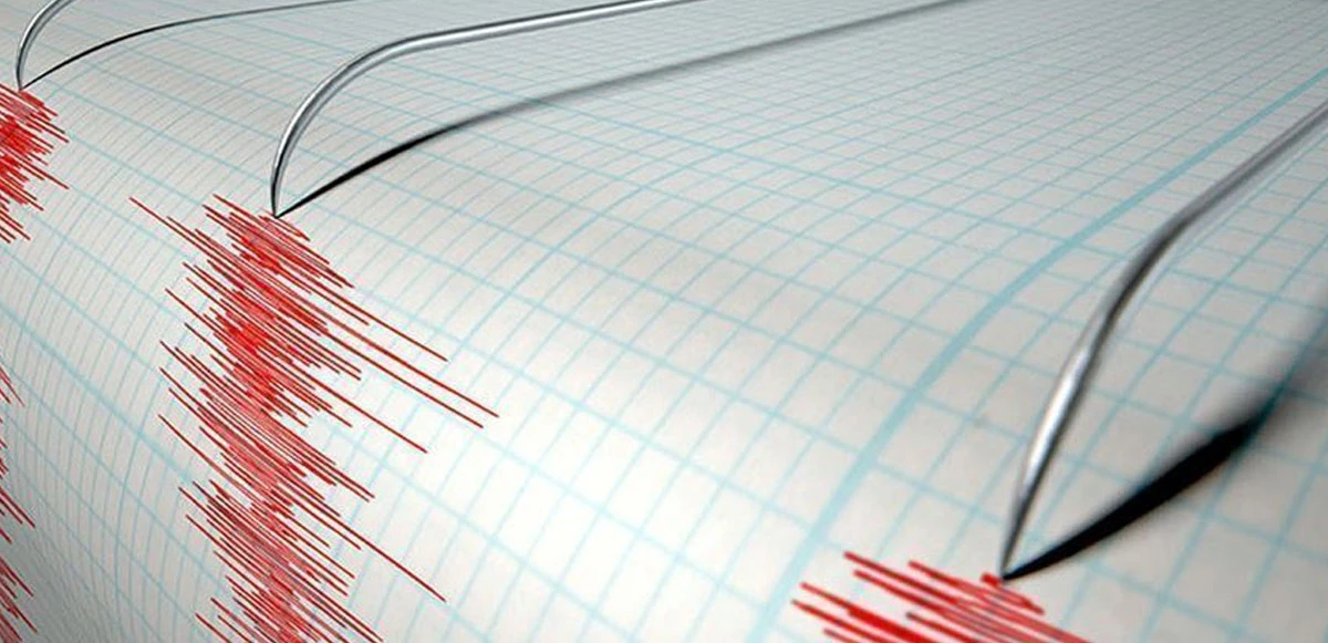 Ege Denizi'nde deprem! Çanakkale ve İzmir de sallandı