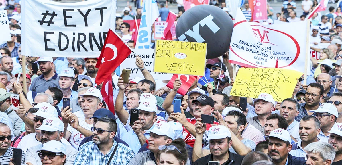 EYT'lilere zam şoku! EYT Federasyonu Başkanı Boran'dan tepki: Bir kez daha mağdur edildik