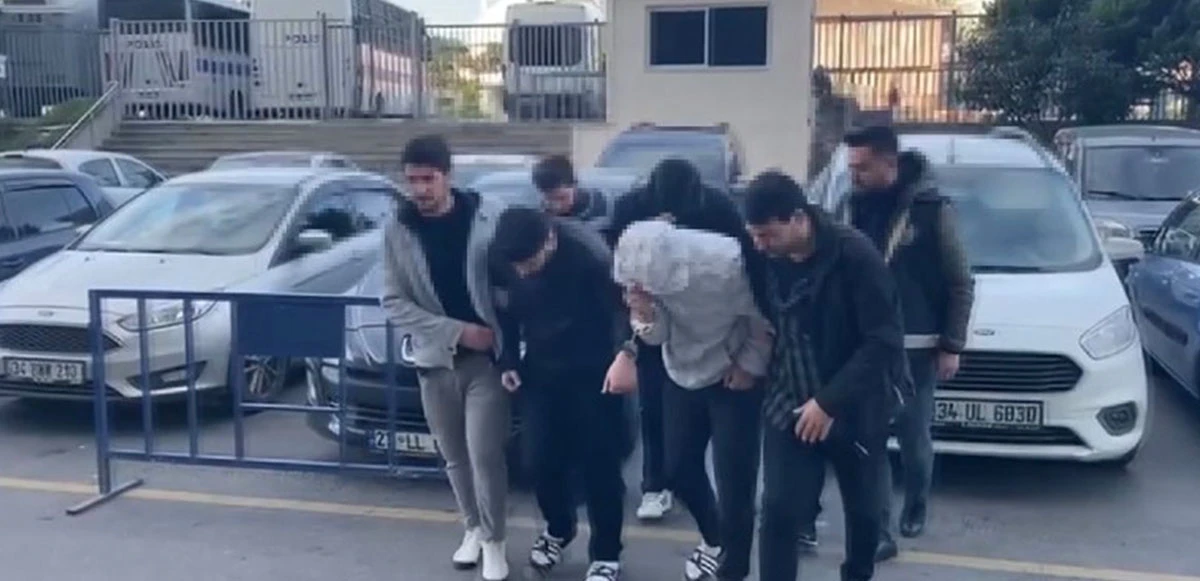 İstanbul’da aranan 'kara' lakaplı torbacı baskınla yakalandı: Yarım milyonluk uyuşturucu çıktı