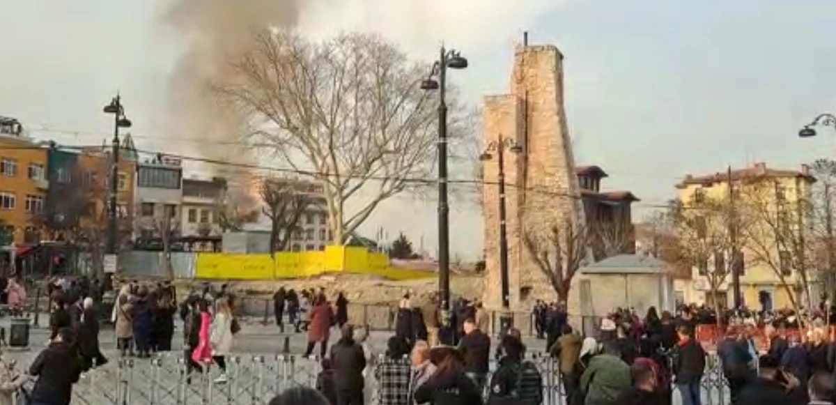 Sultanahmet'te korkutan yangın
