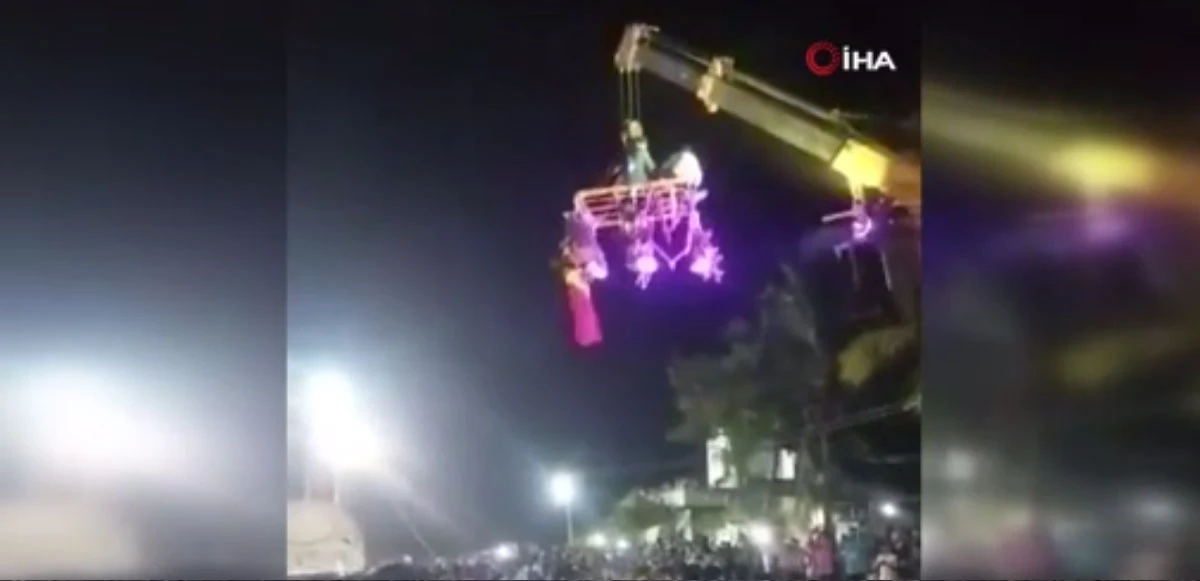 Şov için çıktıkları vinç devrildi: Çok sayıda ölü ve yaralı