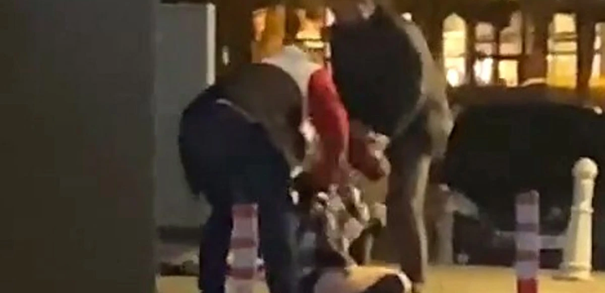 Sokak ortasında kadına şiddet! Yardım çığlıkları yürekleri dağladı: Ne olur yapma!