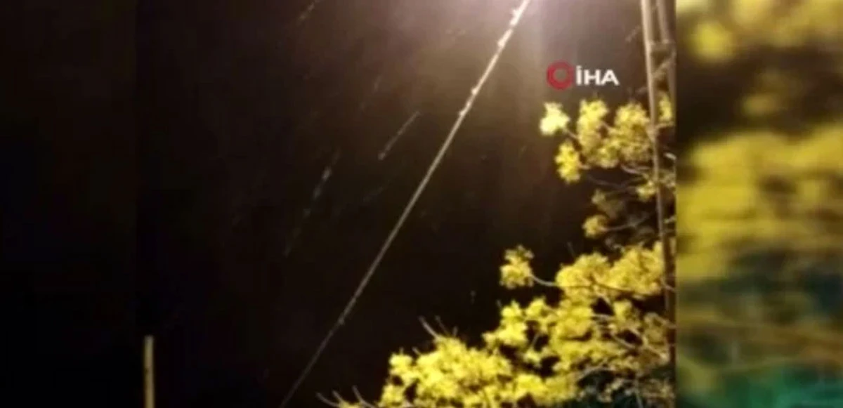 İstanbul’a ilk kar düştü! Türkiye beyaza bürünüyor... Meteoroloji kar yağacak illeri açıkladı