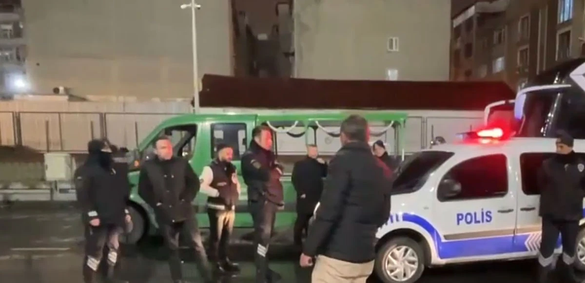 Otogarda telefonla konuşan yolcu otobüsün altında kaldı